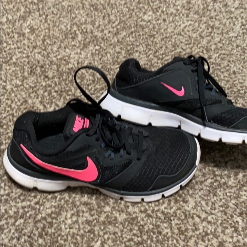 Nike sneakers size 6.5